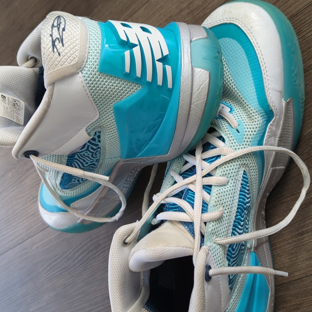 Men's Size 10.5 - New Balance Kawhi Leonard Snowman Basketball Shoes